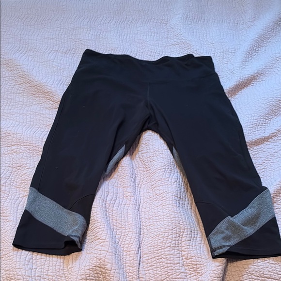 Champion Pants - C9 by Champion Black and Gray Capri Pants Athletic Stretch